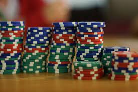 Играть в казино и блекджек на реальные деньги с лицензией